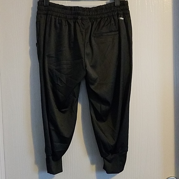 Puma brand ladies workout pants SZ M NEW WITH TAGS BENEFITS RESCUE - Picture 3 of 8